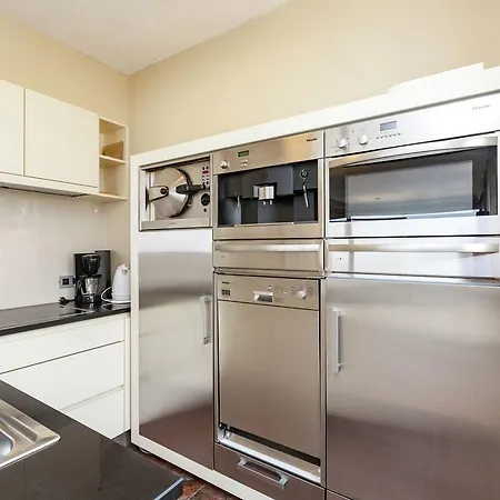 Los Angeles D373m Apartment
